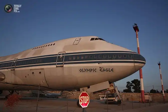 Прогулка по заброшенному международному аэропорту «Эллиникон» в Афинах