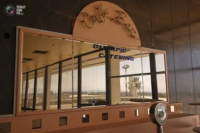 Прогулка по заброшенному международному аэропорту «Эллиникон» в Афинах