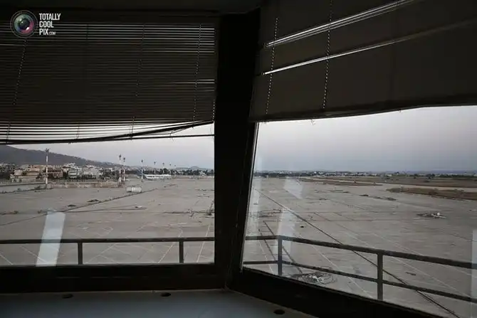 Прогулка по заброшенному международному аэропорту «Эллиникон» в Афинах