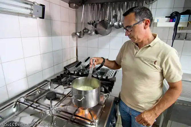 Как делают настоящее сицилийское мороженое