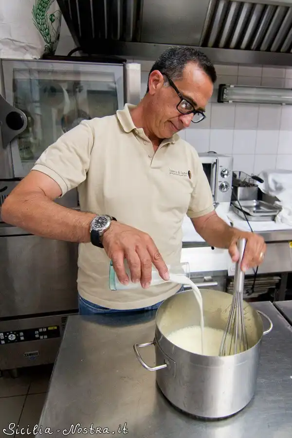 Как делают настоящее сицилийское мороженое