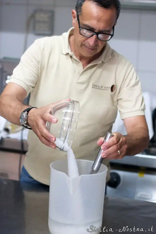 Как делают настоящее сицилийское мороженое