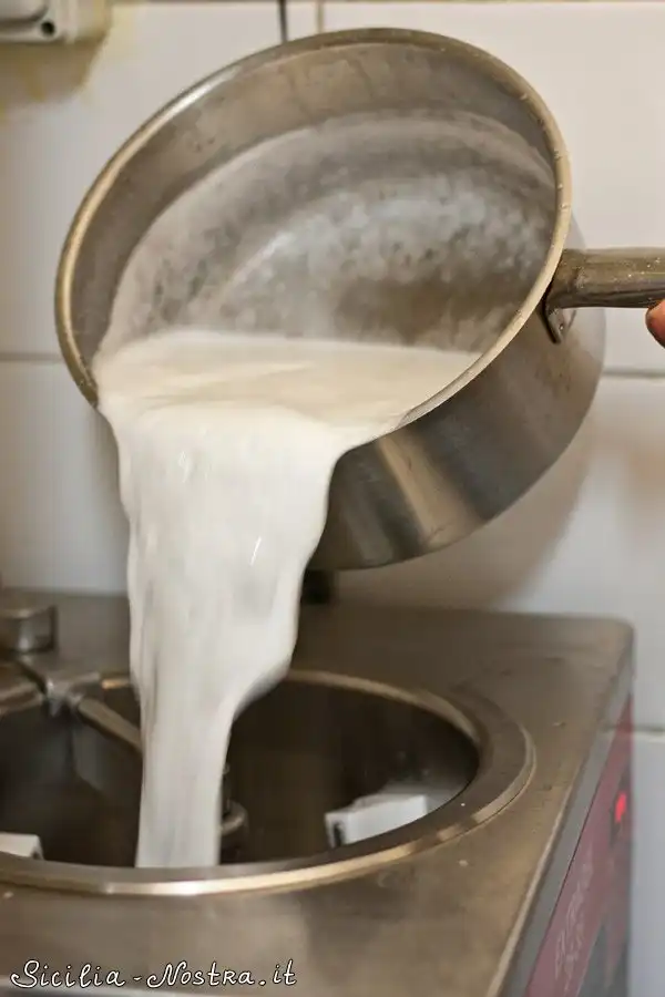 Как делают настоящее сицилийское мороженое