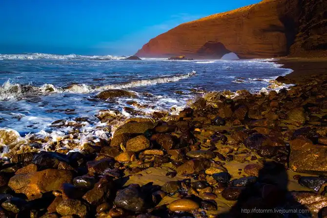 Удивительные глиняно-песчаные арки в Марокко