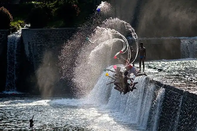 Детские забавы в разных концах света