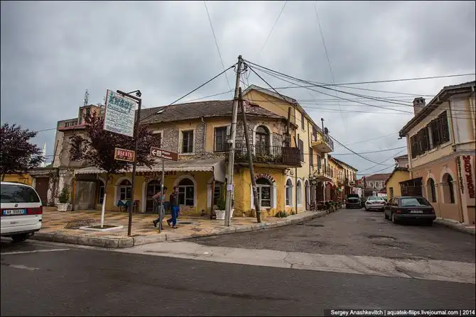 Город трущоб и одной приличной улицы