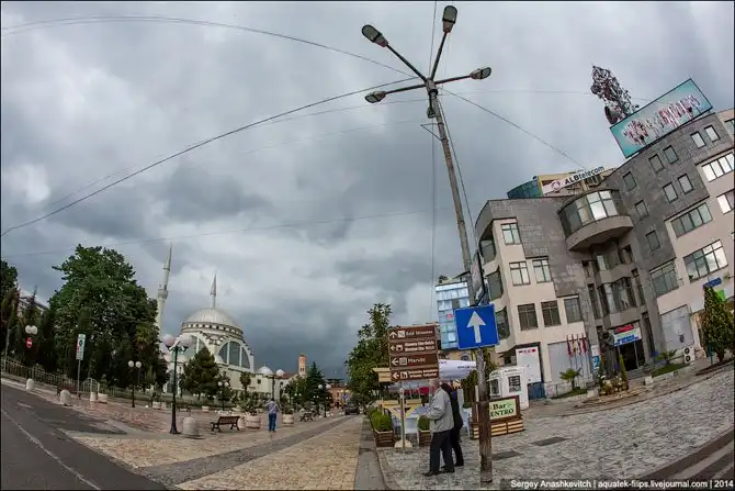 Город трущоб и одной приличной улицы