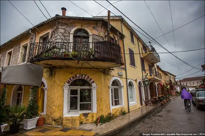 Город трущоб и одной приличной улицы