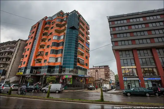 Город трущоб и одной приличной улицы