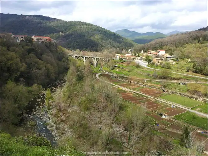 Кастельфульит-де-ла-Рока - город на краю