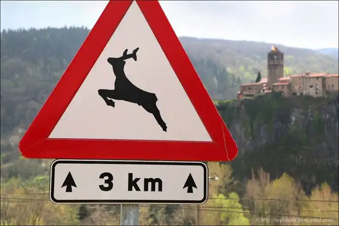 Кастельфульит-де-ла-Рока - город на краю