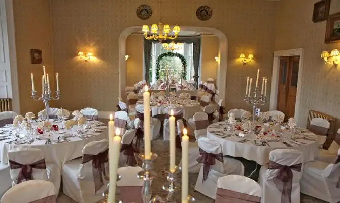 Самые красивые замки мира, в которых можно отдохнуть