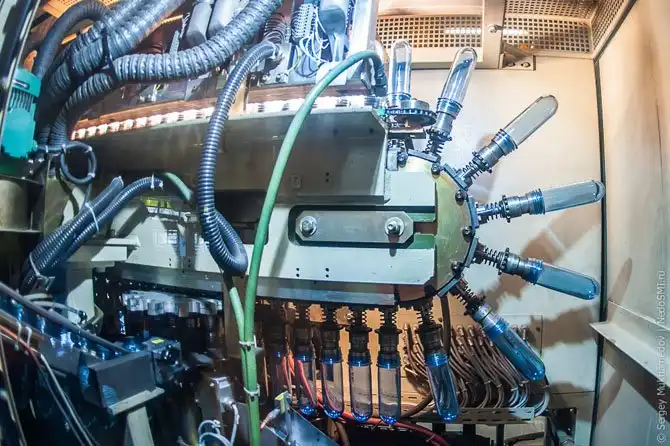 Как разливают питьевую воду