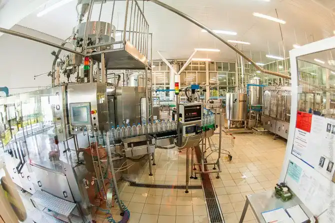 Как разливают питьевую воду