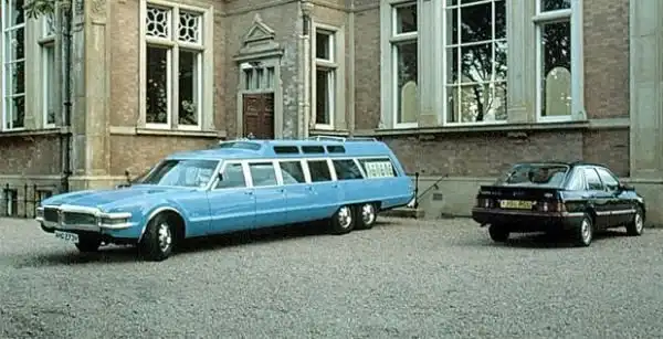 Футуристичный автобус Oldsmobile Toronado