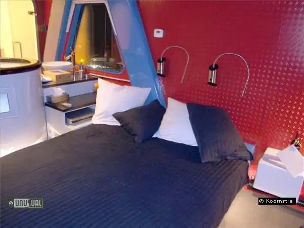 Гостиница внутри строительного крана