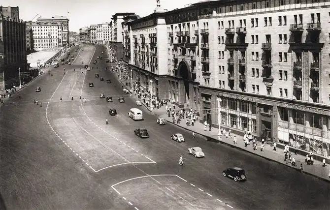 Как появились 10-полосные магистрали в центре Москвы