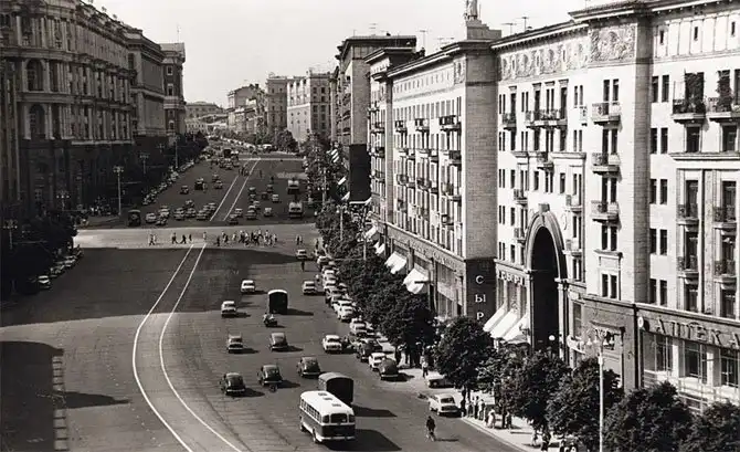 Как появились 10-полосные магистрали в центре Москвы