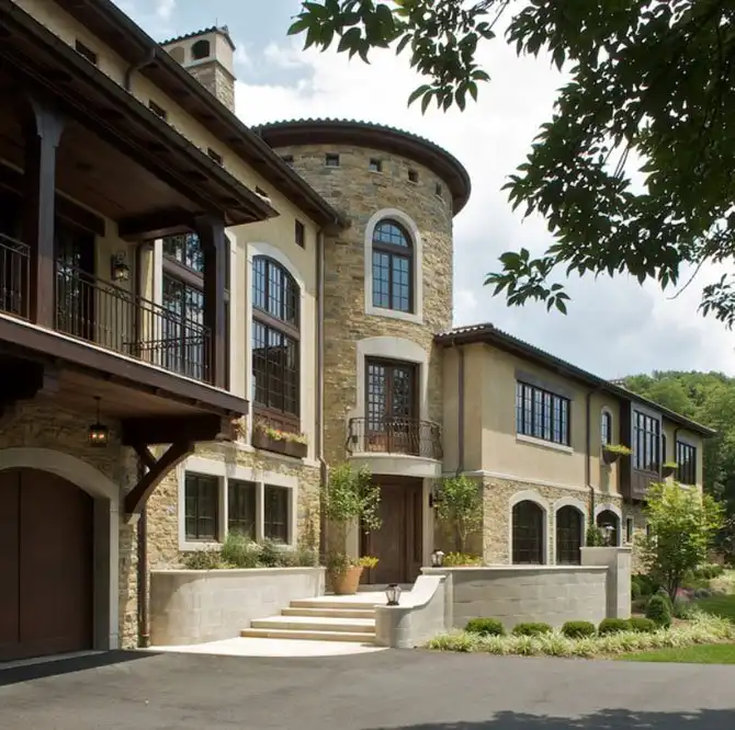 Современные замки богатых людей