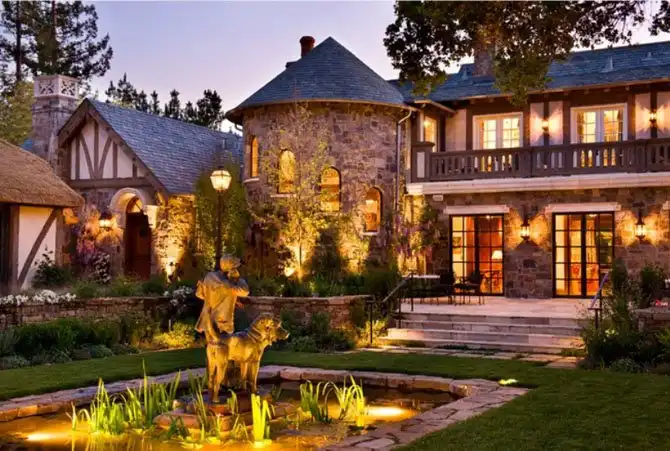 Современные замки богатых людей