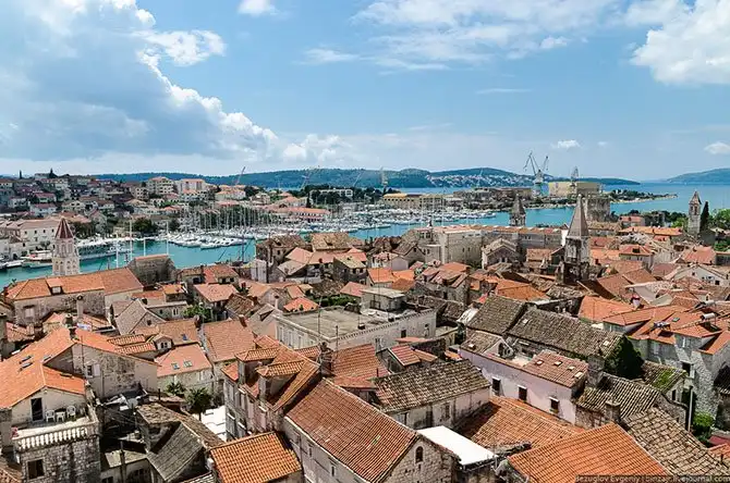 Прогулка по историческому городу в Хорватии
