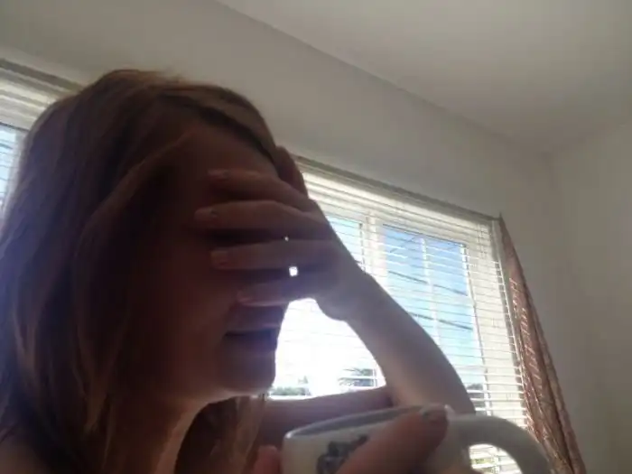 Откровенные фотографии Эмили Браунинг с мобильного телефона