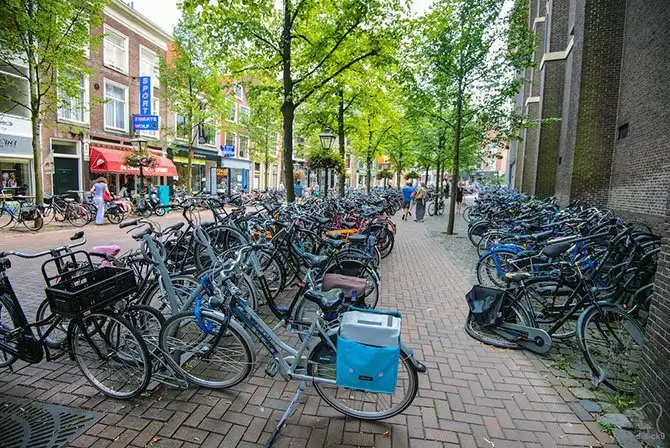 Прогулка по нидерландскому городу каналов