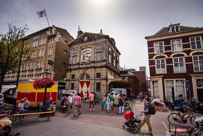 Прогулка по нидерландскому городу каналов