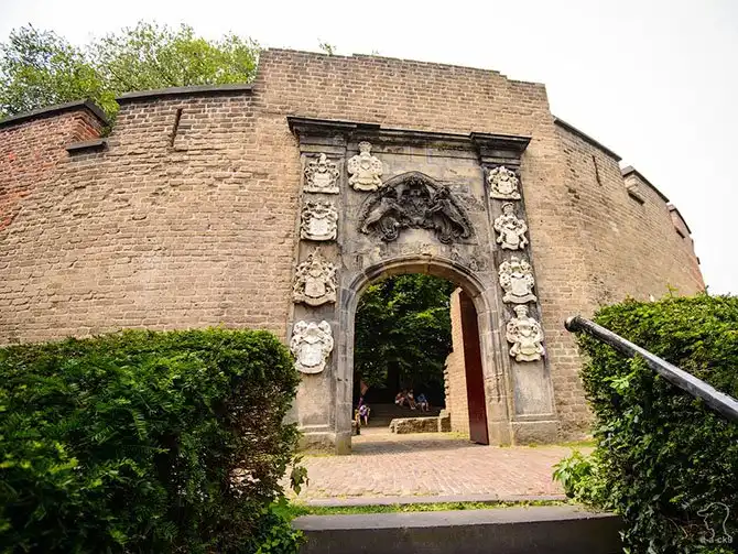 Прогулка по нидерландскому городу каналов