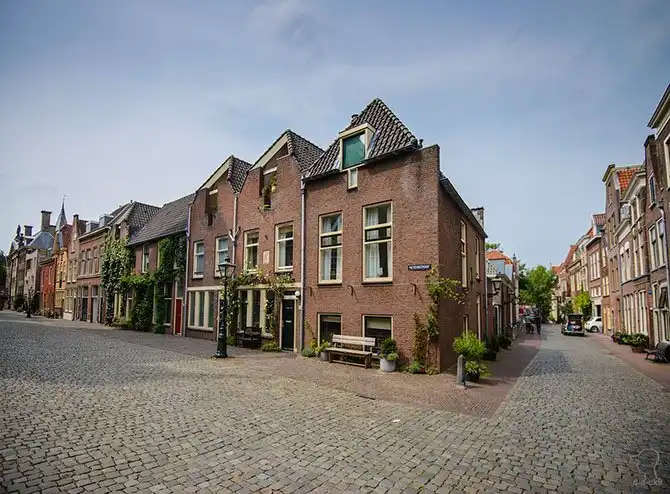 Прогулка по нидерландскому городу каналов