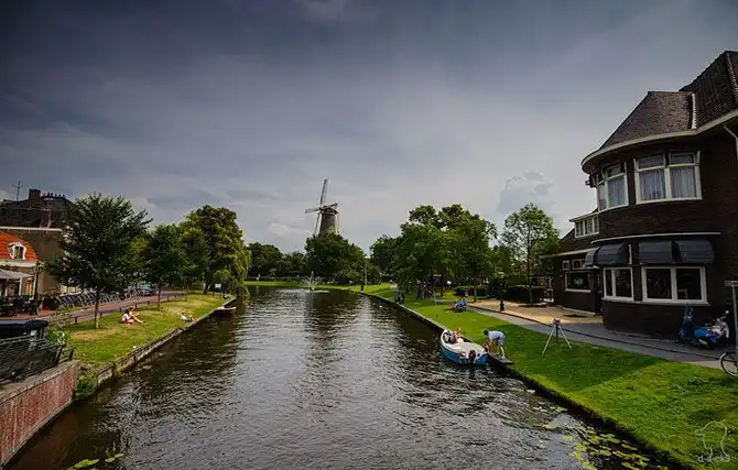Прогулка по нидерландскому городу каналов