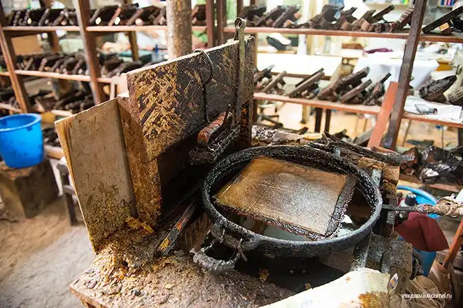 Как делают батик в Индонезии