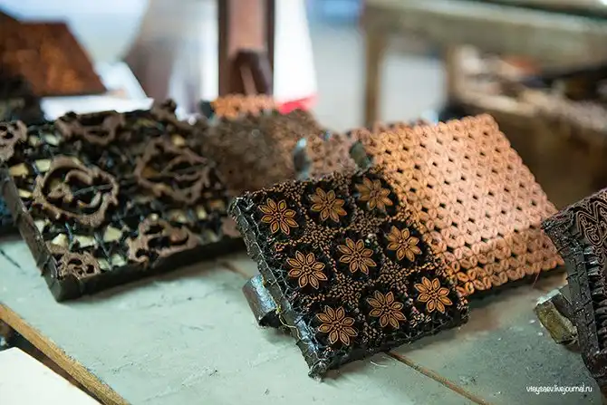 Как делают батик в Индонезии