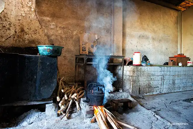 Как делают батик в Индонезии