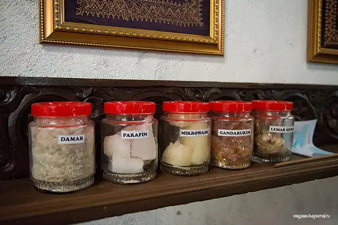 Как делают батик в Индонезии