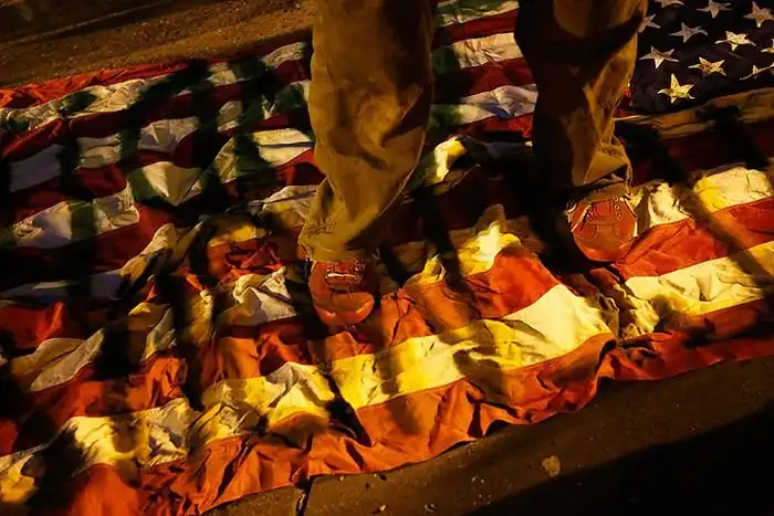 В Фергюсоне вновь вспыхнули беспорядки