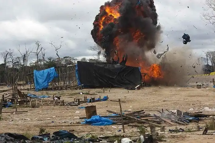 Нелегальный метод добычи золота в Перу