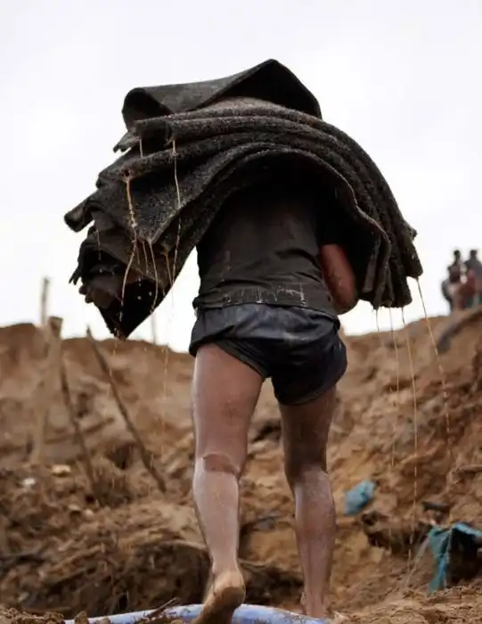 Нелегальный метод добычи золота в Перу