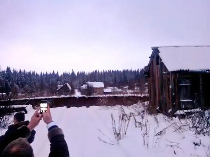 В сети появились снимки провала грунта в Соликамске