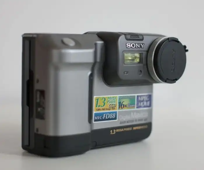 Ранний «цифровик» Sony Mavica на дискетах