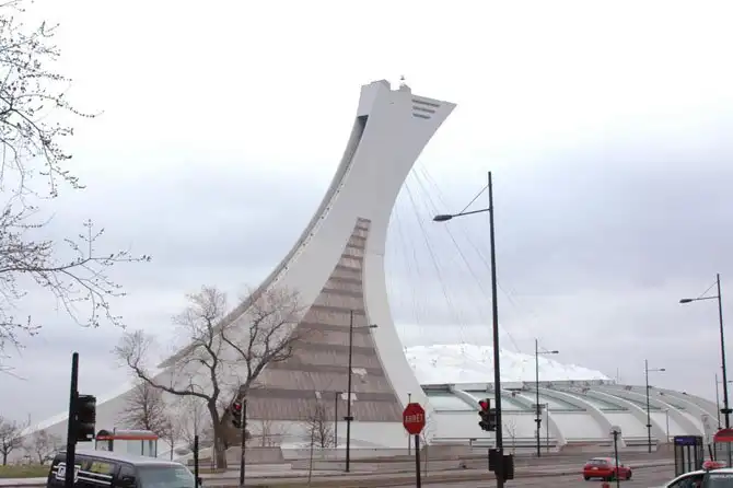 Здания с наклоном