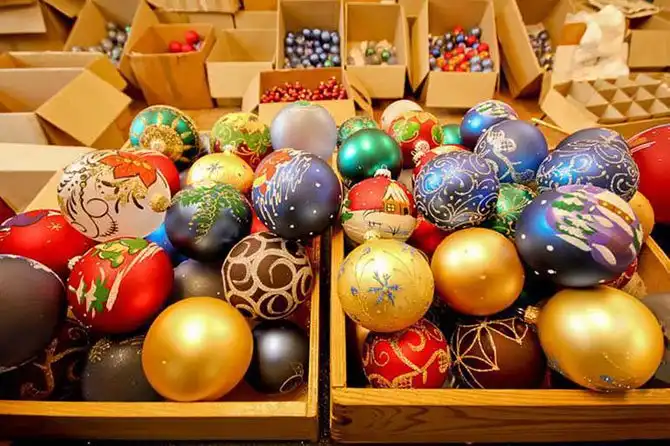 Чем украшали елки 20 лет назад