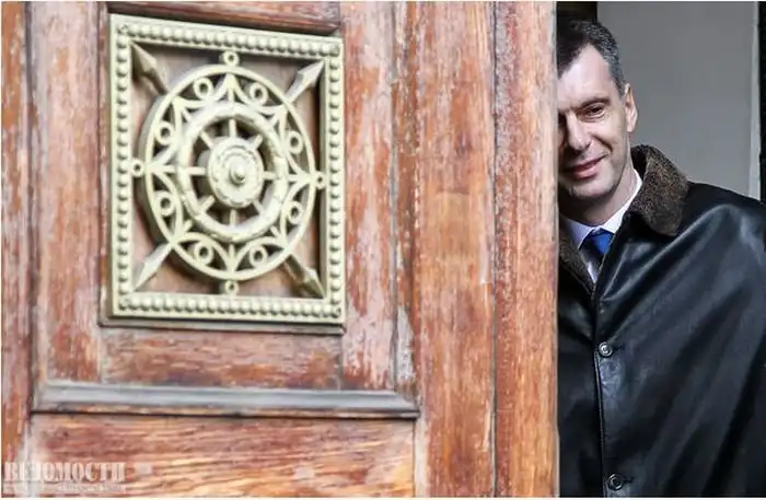 Жириновский получил от Прохорова «ё-мобиль»