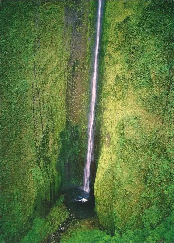 Водопад из «Парка Юрского Периода»