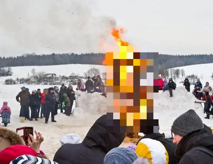 В усадьбе Мураново на Масленицу сожгли деревянный символ доллара