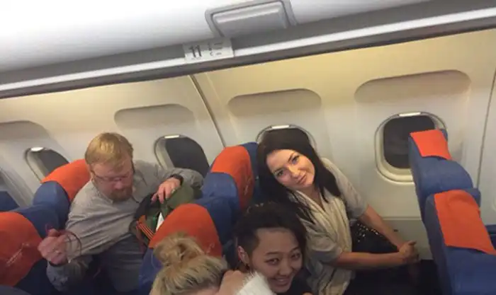 Активистки лесбийского клуба Infinity троллят депутата Виталия Милонова