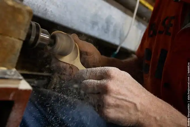 Как делают деревянные ложки