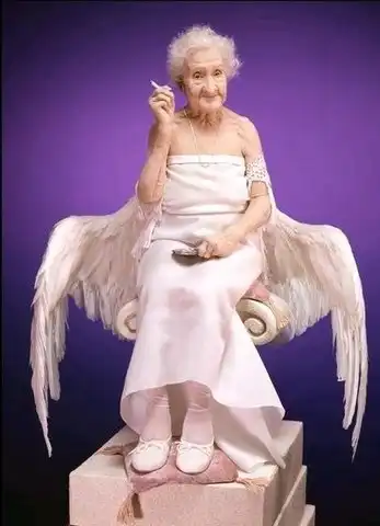 Женщина, влюбленная в вино и сигареты