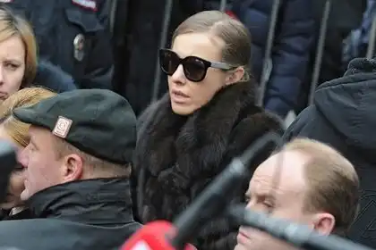 Собчак уехала из России по рекомендации спецслужб