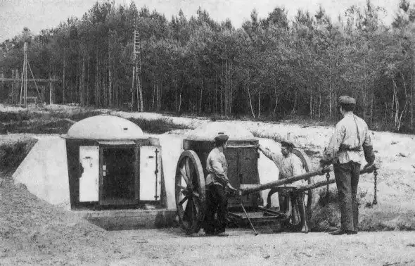 Первый, бронированный, передвижной...